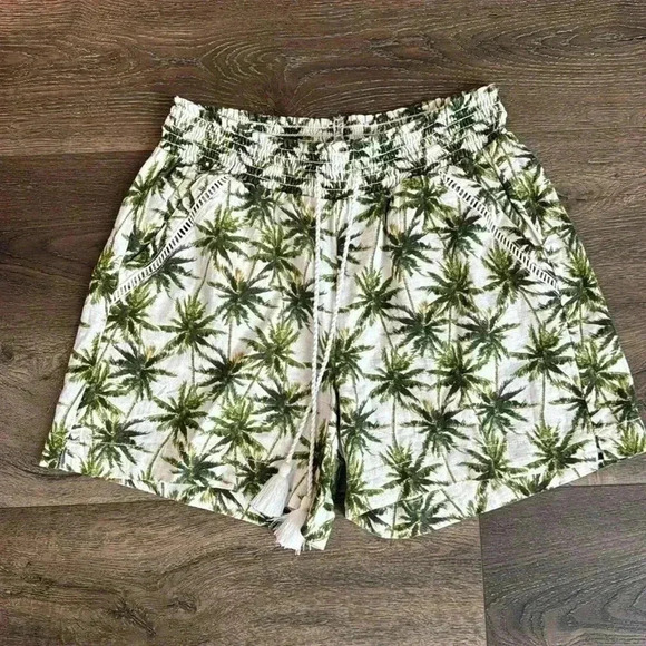 Briggs Women’s Shorts size medium. Palm dress design! 55% linen and 45% rayon. - Picture 1 of 6